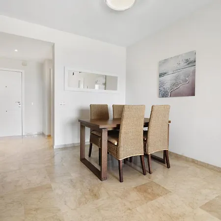 Frontline 2bed Marina Bay Apartment